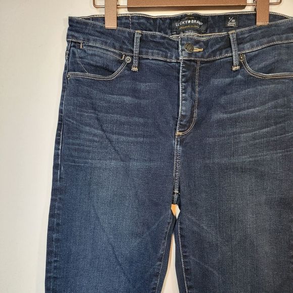 LUCKY Brand skinny jeans. Size 6/28 - Picture 5 of 13